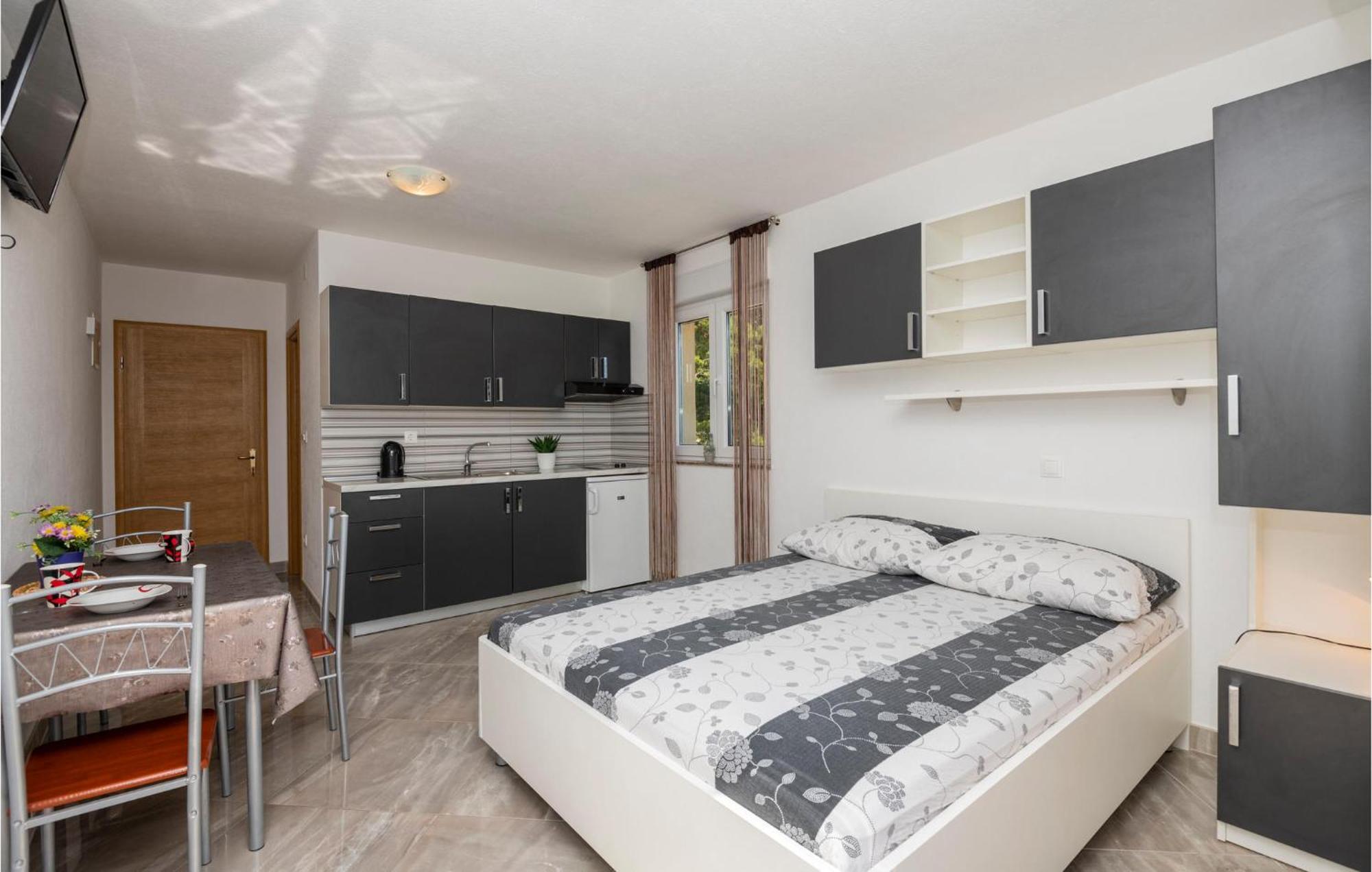 Stunning Apartment In Krvavica With Kitchen Eksteriør bilde
