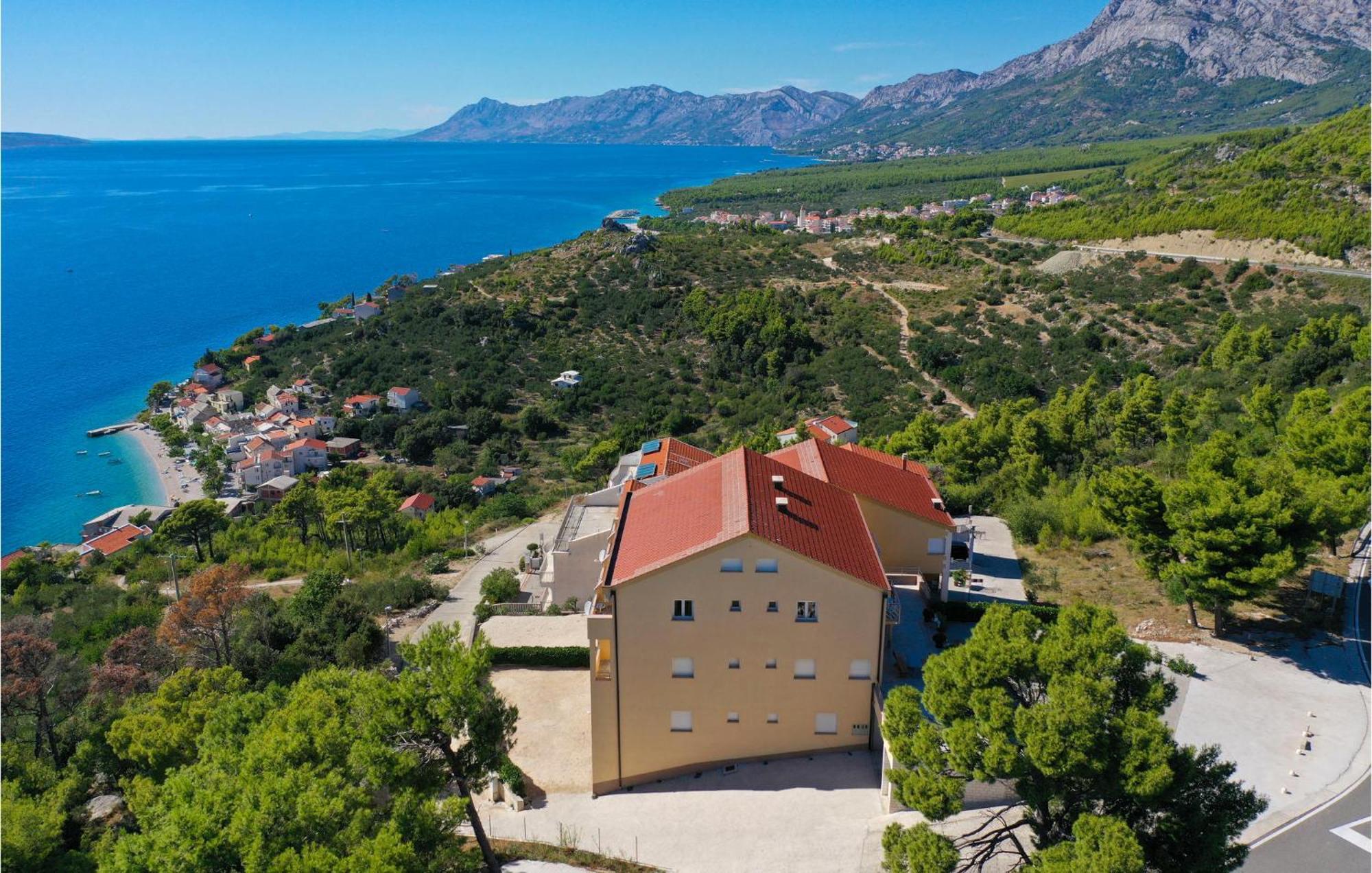 Stunning Apartment In Krvavica With Kitchen Eksteriør bilde
